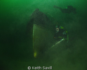 Divers checking out a wreck in Stoney Cove, UK. Canon Ixu... by Keith Savill 